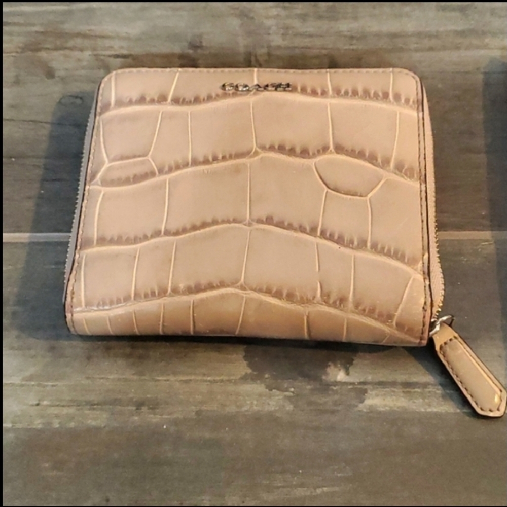 Coach nude wallet - woman's